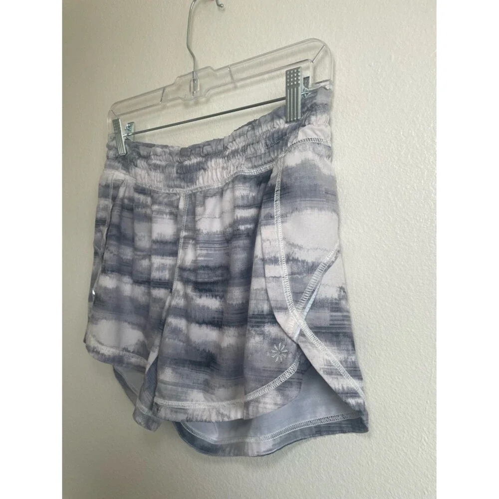 Athleta Gray Abstract Print Running Shorts – Size Small